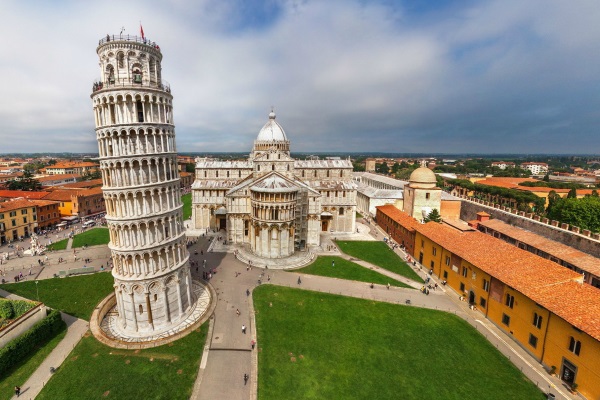 Sights of Italy: the history of the legendary Tower of Pisa
